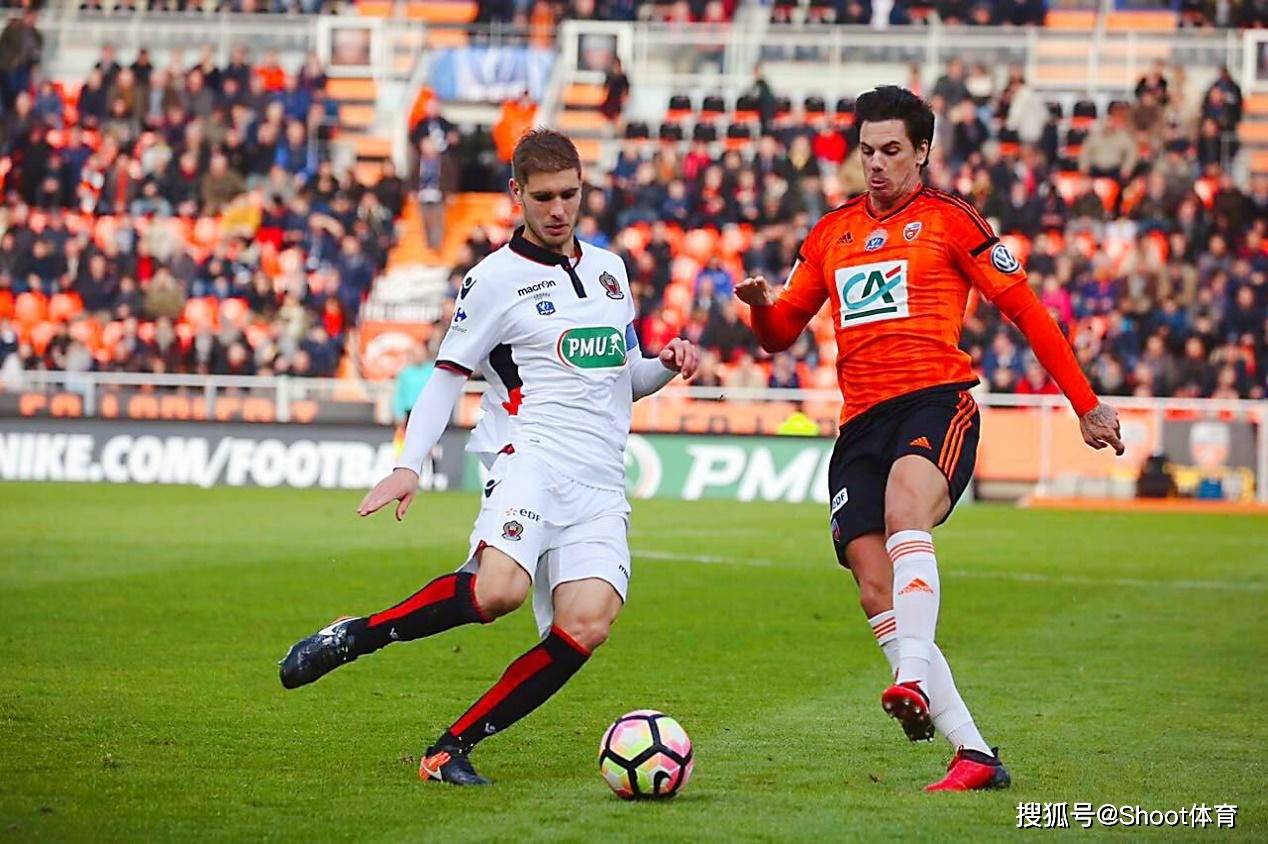 加时末段体能课后，斯图加特外线爆发备战法甲，质疑声仍在，轮换策略成焦点